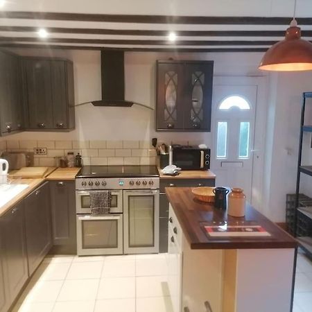 The Old Barn, Cosy Townhouse In Leominster Villa Exteriör bild