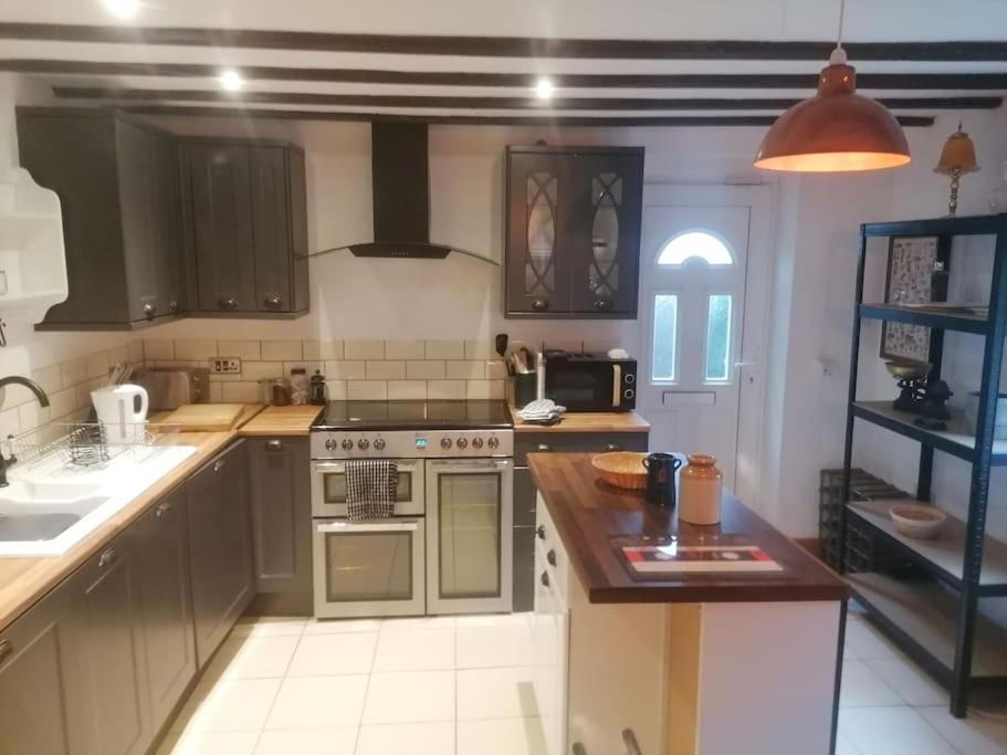 The Old Barn, Cosy Townhouse In Leominster Villa Exteriör bild