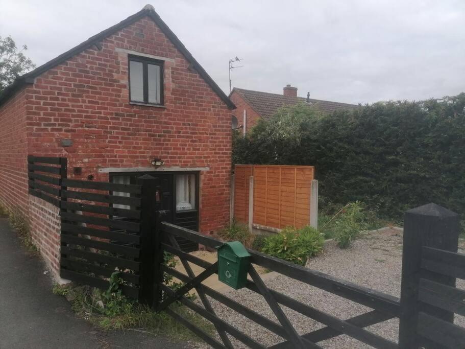 The Old Barn, Cosy Townhouse In Leominster Villa Exteriör bild